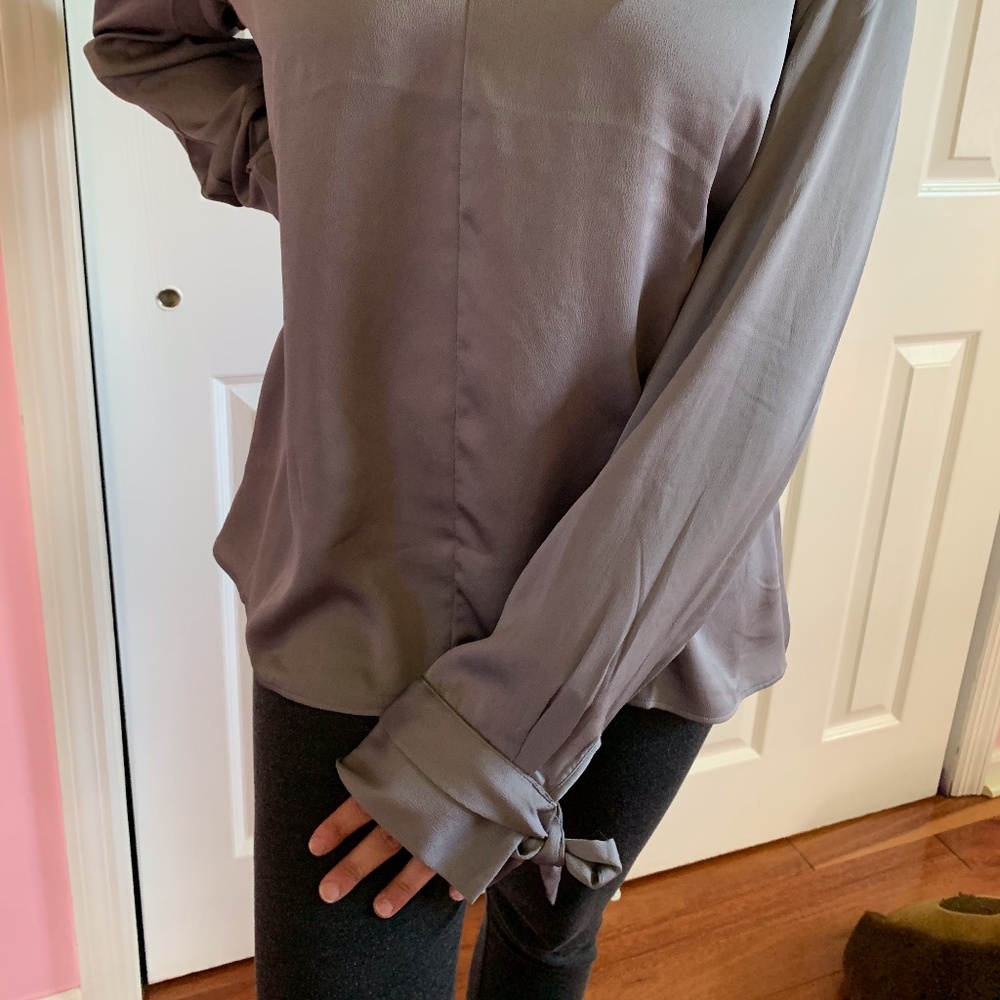 Gray Silver Banana Republic NWOT blouse Large